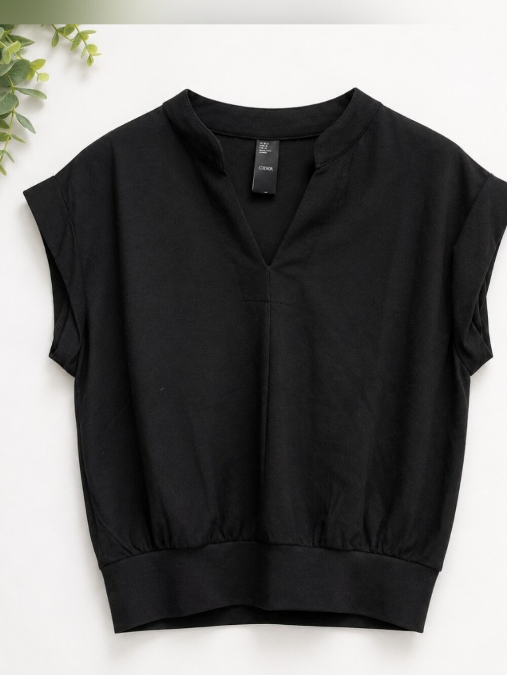 Cider Black Short-Sleeve Pullover Blouse